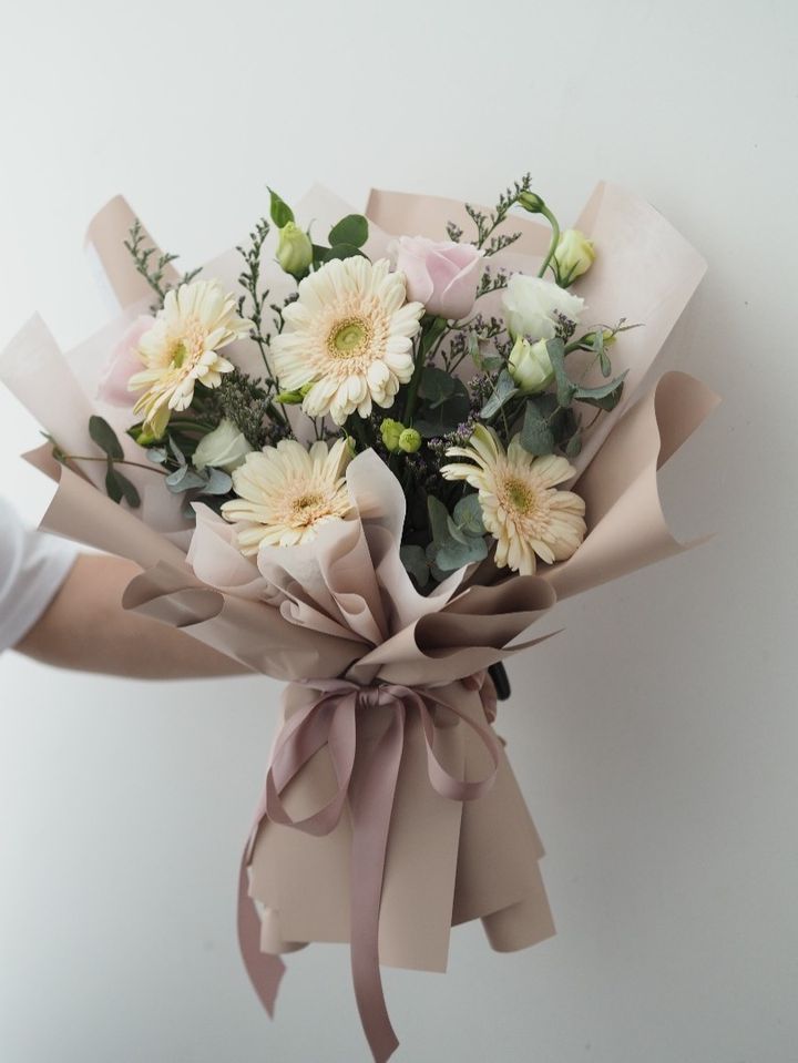 beige pink and white gerbera with two pink roses bouquet - RM168