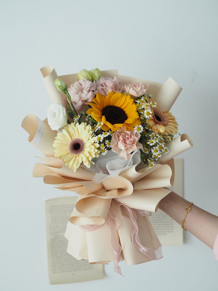 [new] Single sunflower with gerbera match with eustoma carnation and matricaria - RM168
