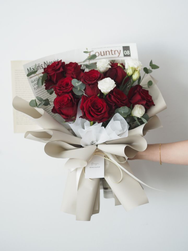 [new] 10 stalks Kenya red roses with eustoma - RM208