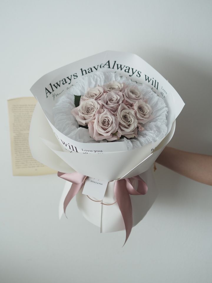 [new] 8 stalks Manta roses with russian design - RM189