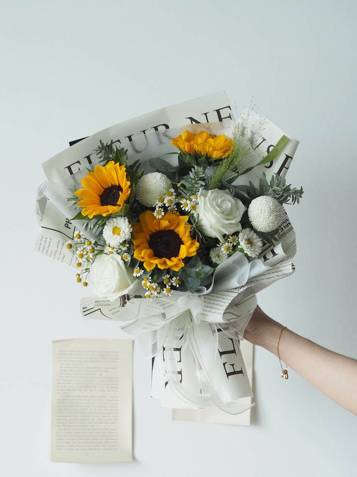 [new]  3 stalks sunflower with ping pong matricaria match with foliage - rm189