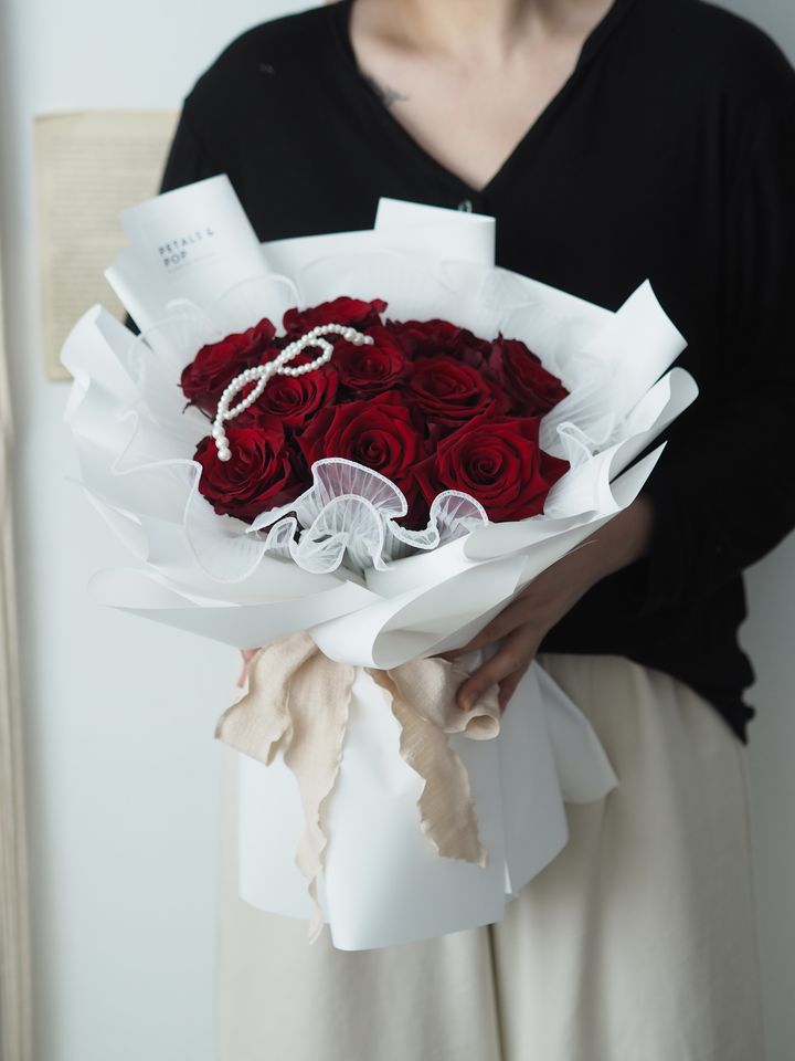 [1new] 10 stalks Ecuador red roses with premium white wrapping - RM208