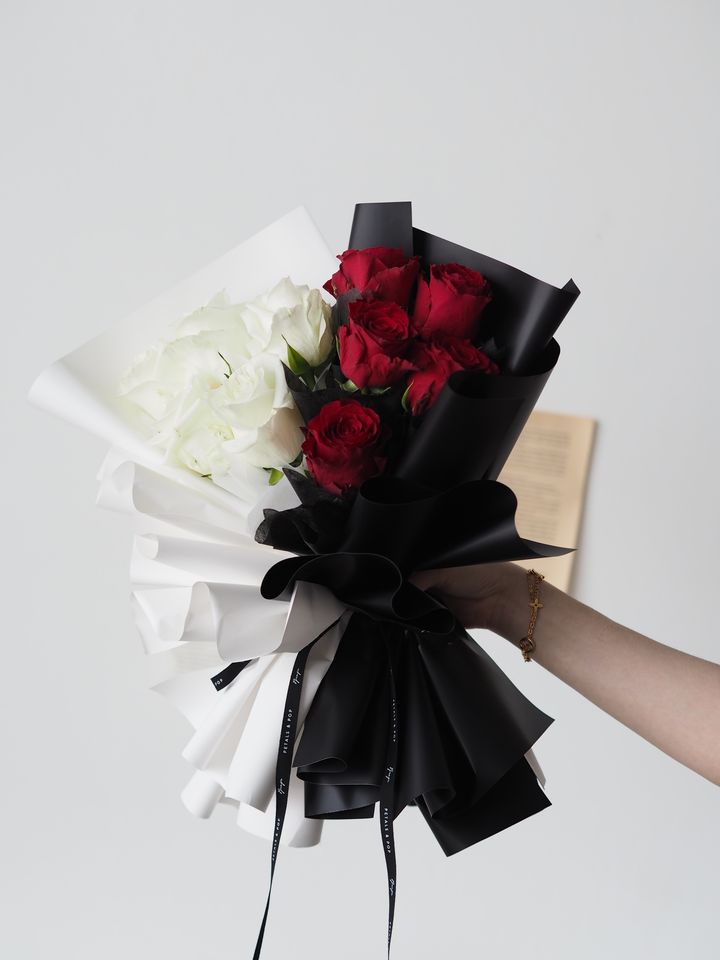 Red & white roses - RM228