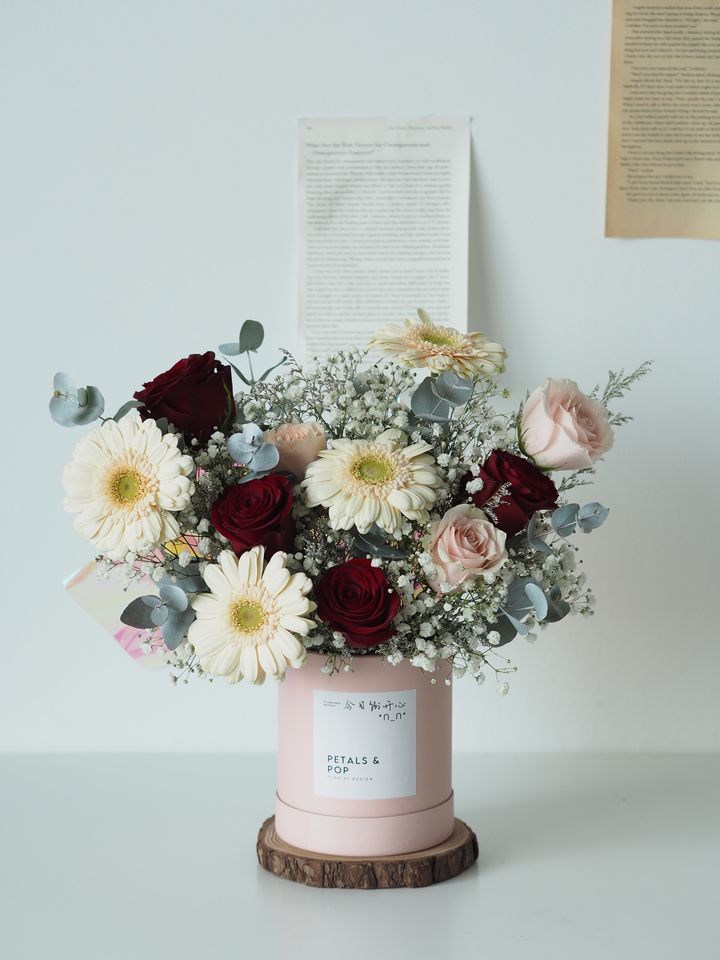 Bucket arrangement with Chanpange and red - RM248