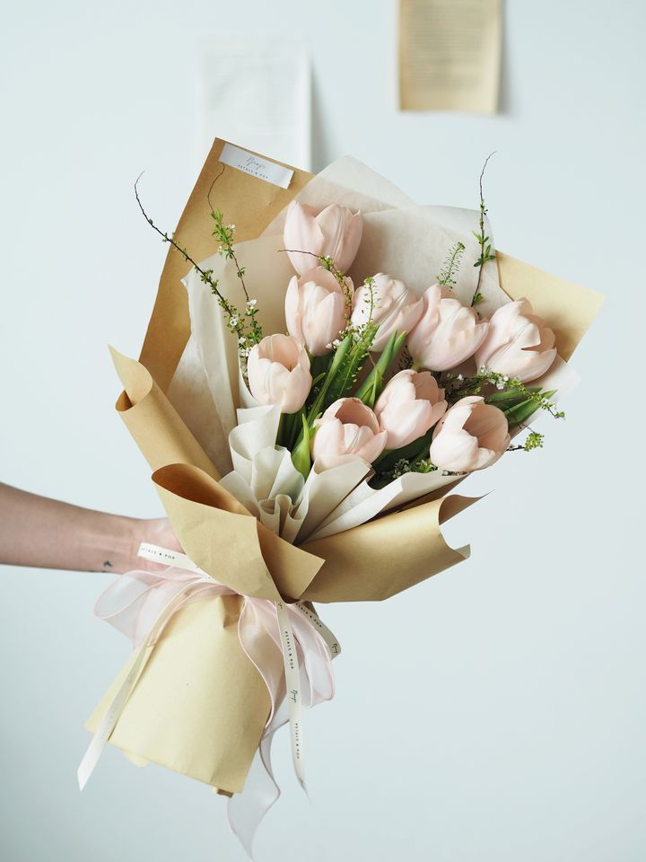 9-10 stalks tulip with special foliage - RM218