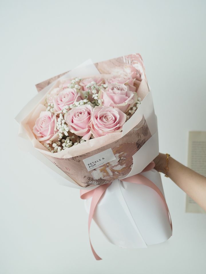 [new] Roses with baby breath with russian vintage wrapping + baby breath - RM218