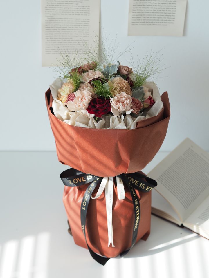[new] Mix carnation bouquet with spray roses and foliage - Russian wrapping - RM228