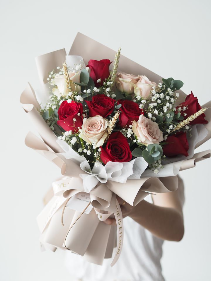 [new] Ecuador Red roses mix with pink roses and match with more baby breath - RM258