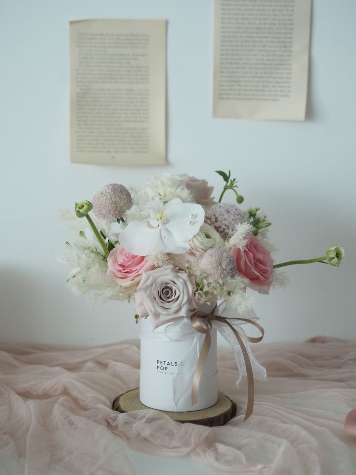 [new]  Roses with eustoma and ping pong with foliage in bucket - Small - RM238