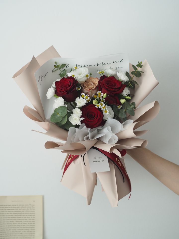 [new] 3 stalks red roses with more foliage - RM158.