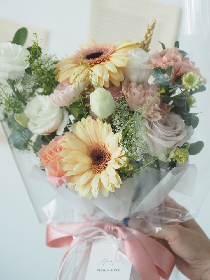 [new]  Special Roses gerbera with carnation match with transparent wrapping - RM158.
