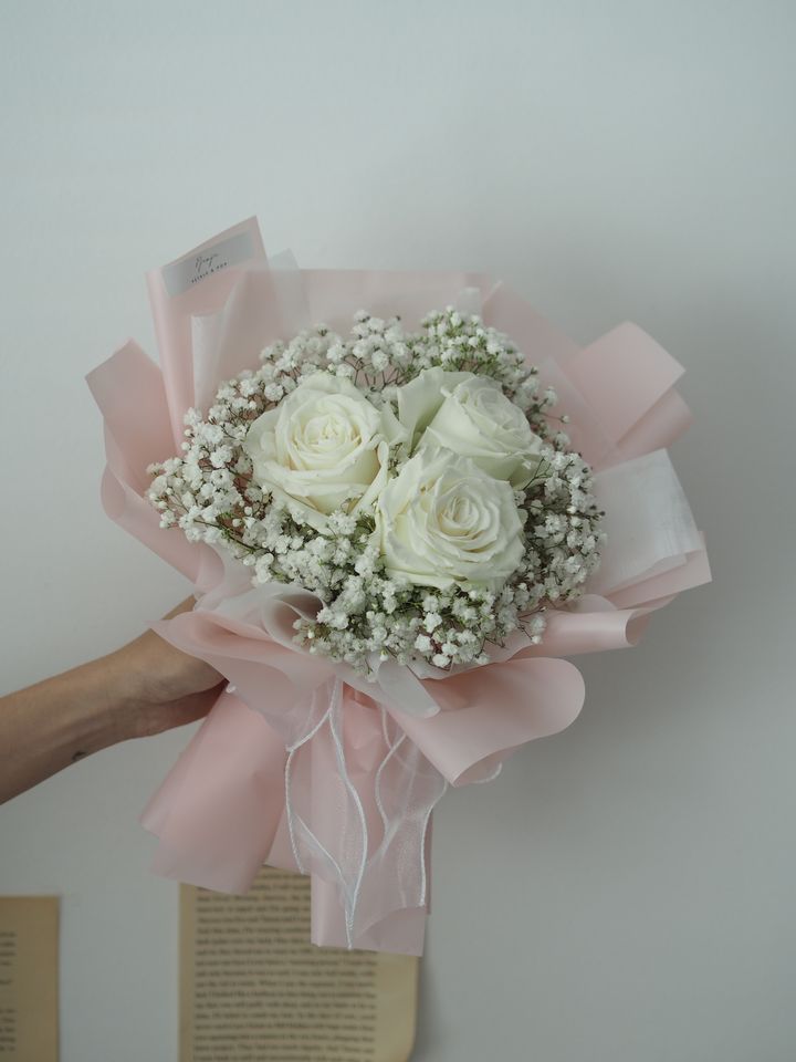 [new] 3 stalks ecuador white roses with baby breath - RM128.