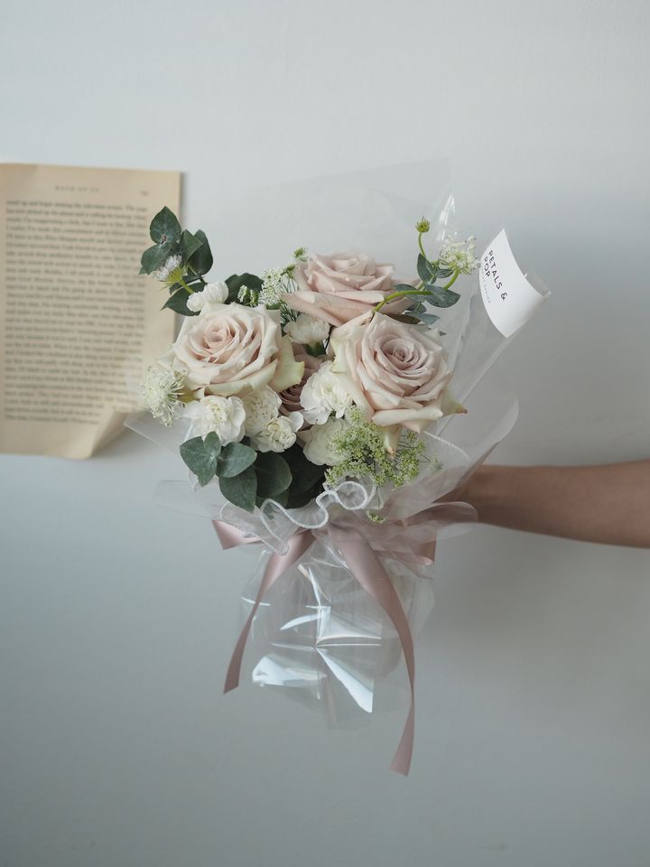 [new] roses with carnation and foliage - RM138