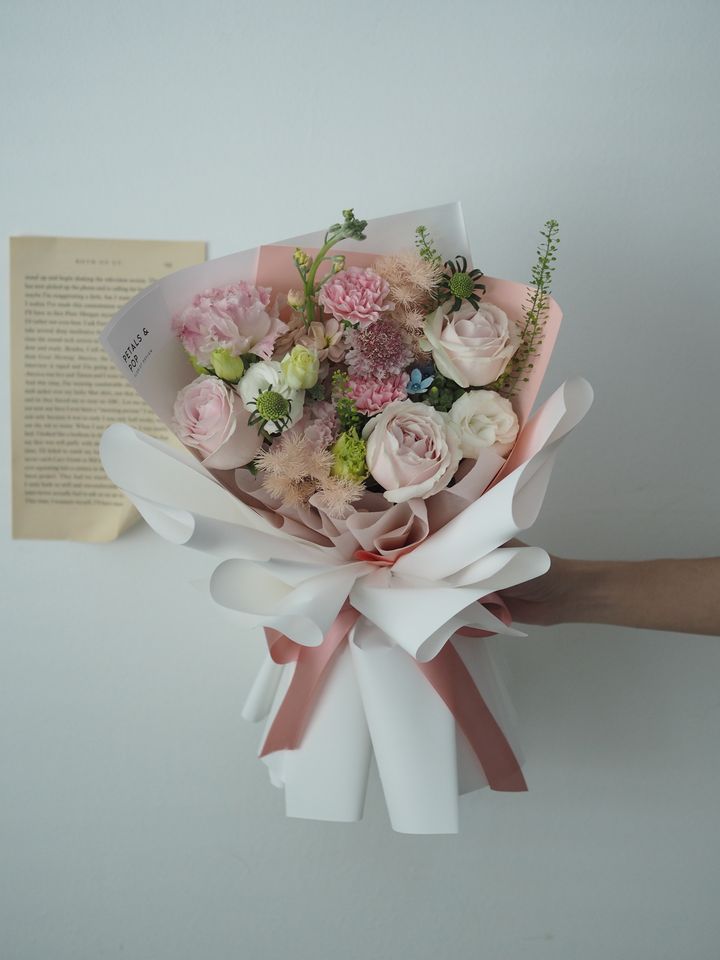 [$new] pink and white arrangement bouquet - RM158