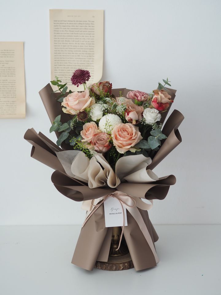 [new] Pearl avalanche roses with cappuccino, white eustoma, ping pong and foliage with eucalyptus - RM189 (2)