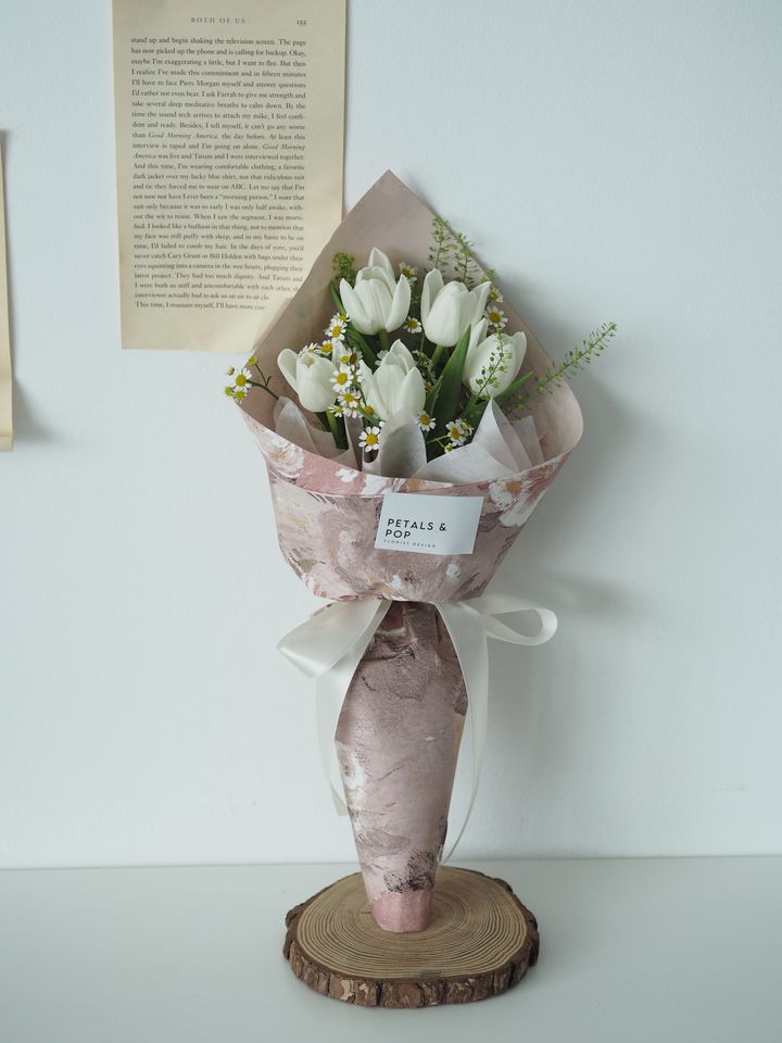 [new] 5 stalks tulip with foliage bouquet - RM168