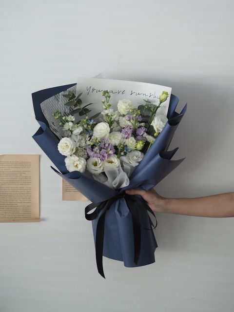 [new] Carnation whitepurple and some white eustoma match with lilac and white matthiola  - RM198