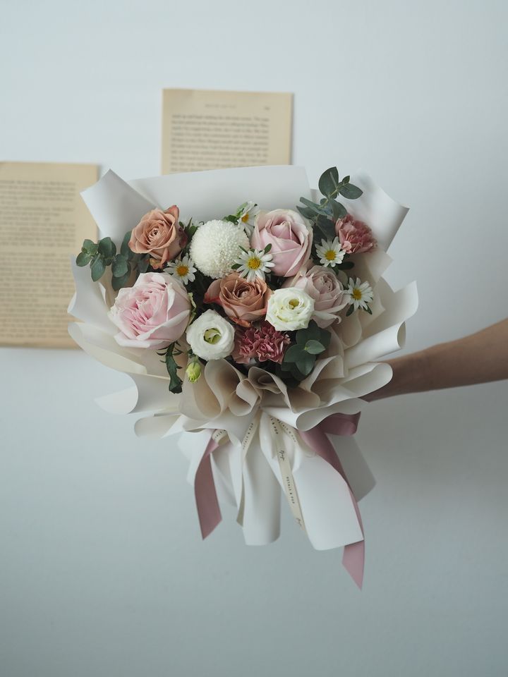 [24new] Pink avalanche roses with cappuccino and foliage - RM189