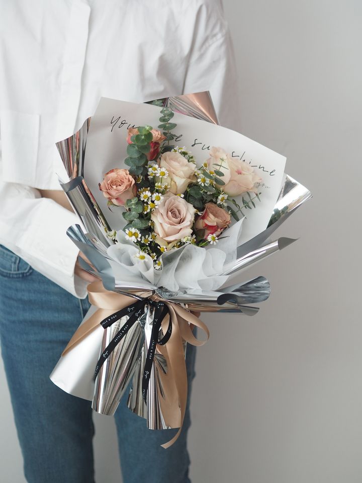 [24new] Cappuccino roses with Manta roses with foliage - Silver wrapping - RM168 