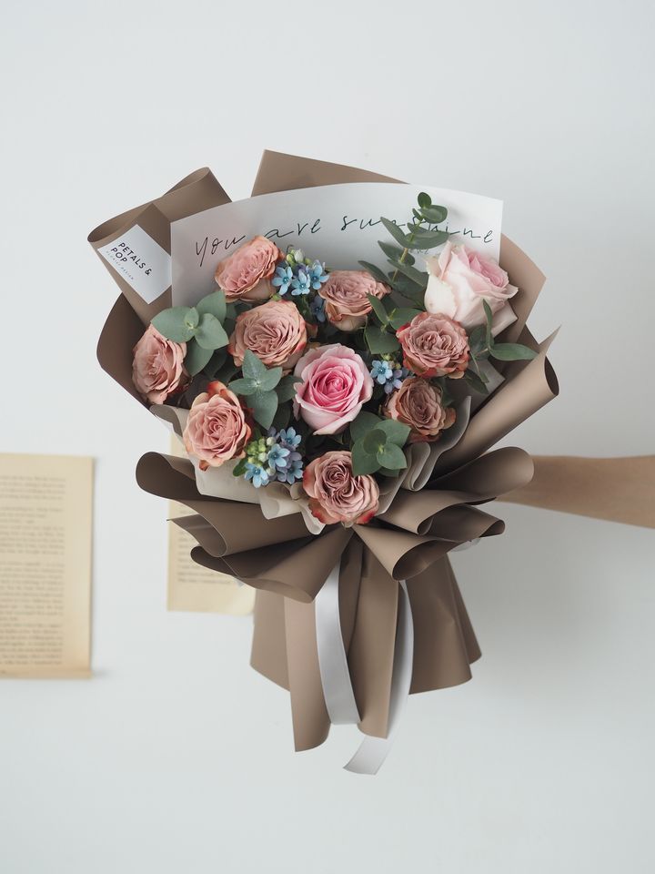 [new] Cappuccino roses with pink and foliage - RM228