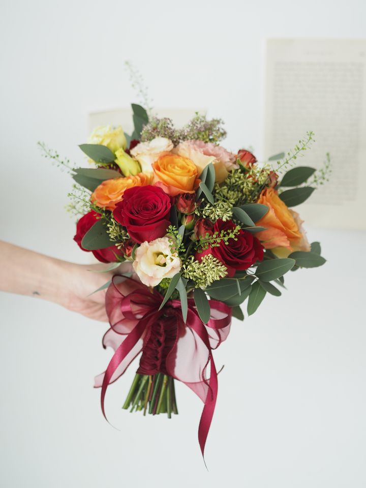 Special Color Roses hand bouquet - RM258