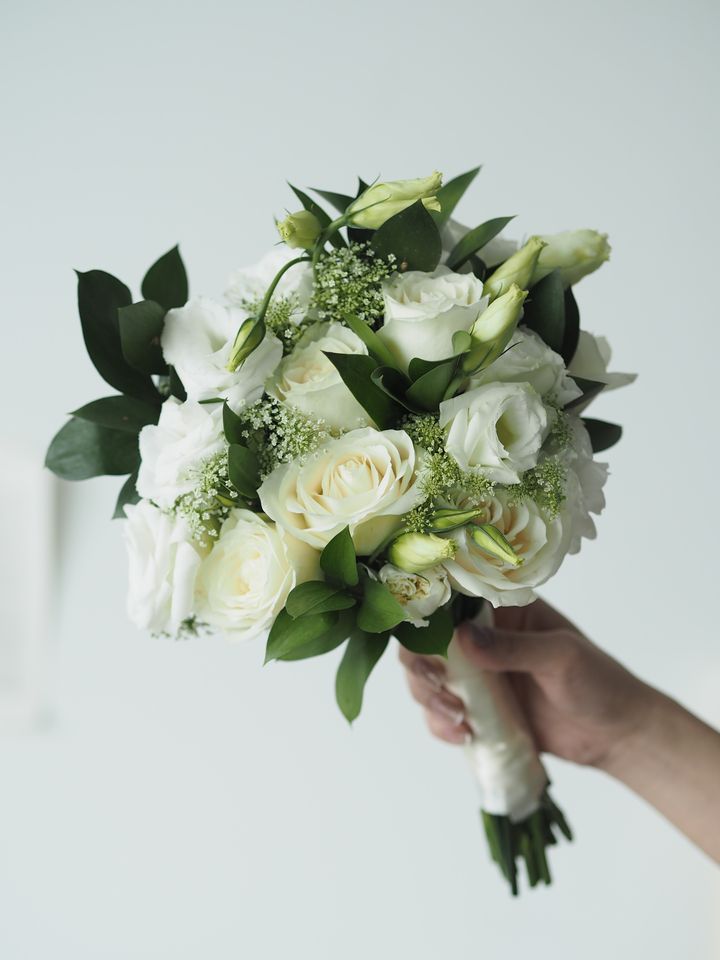Ranunculus, eustoma, veronica, and ammi majus Hand bouquet - RM258  (3)
