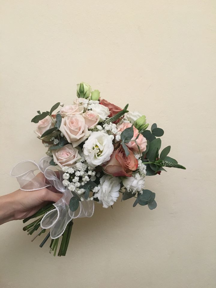 [new] Cappuccino roses with white eustoma hand bouquet - RM248