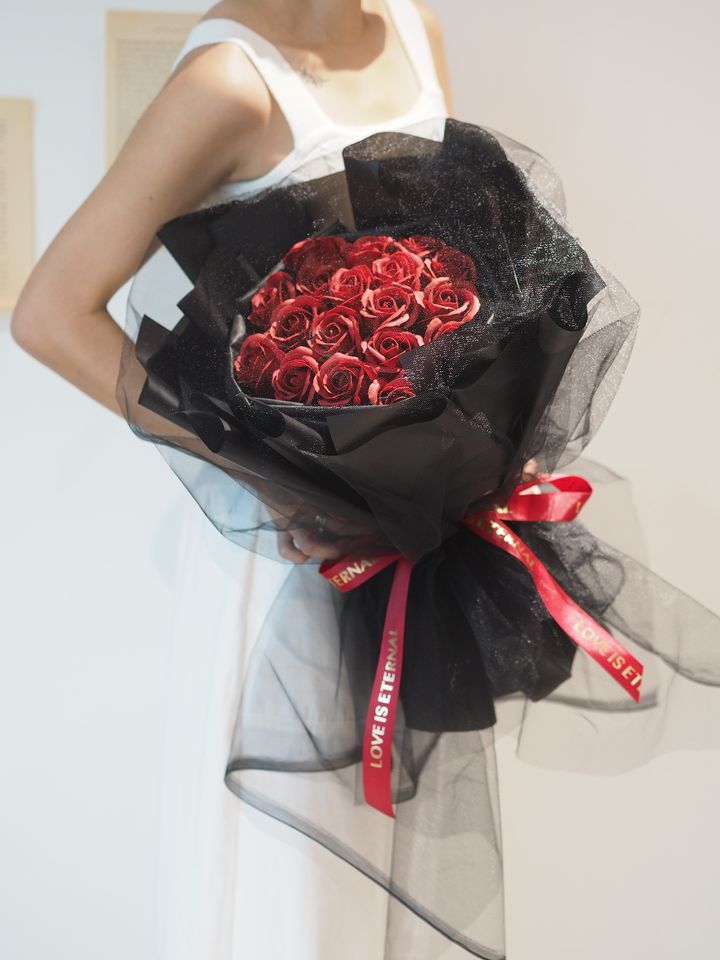[1new] 18 Stalks Premium soap roses with black wraping - RM188