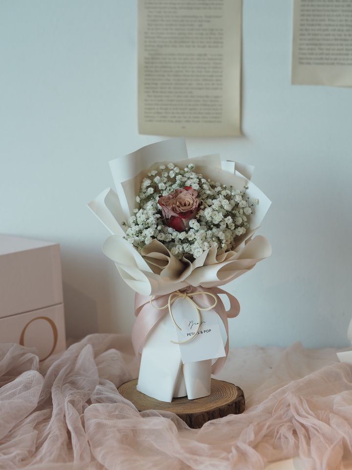 Single Cappuccino Rose with baby breath - RM99