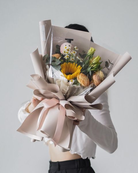 Single Sunglower with foliage and graduation guy - RM158