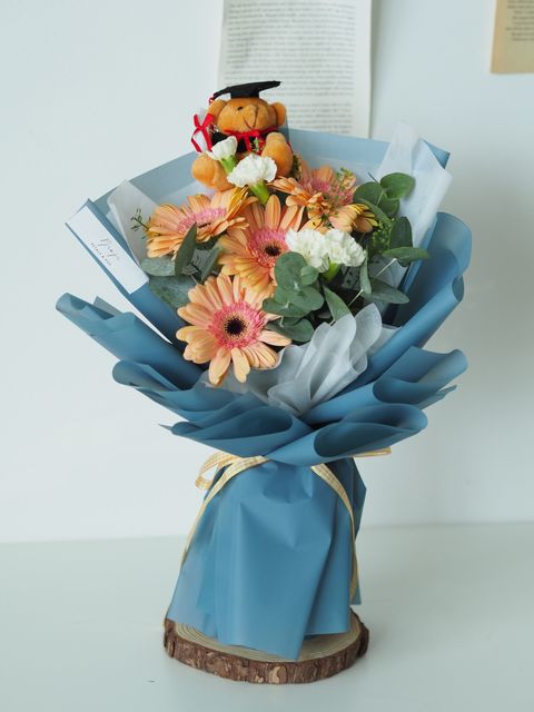 Gerbera with Graduation Bear - RM128