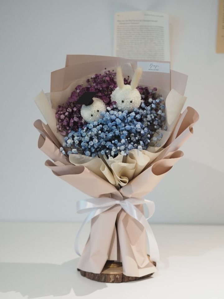 Baby breath with 2 stalks Graduation Ping pong - RM148