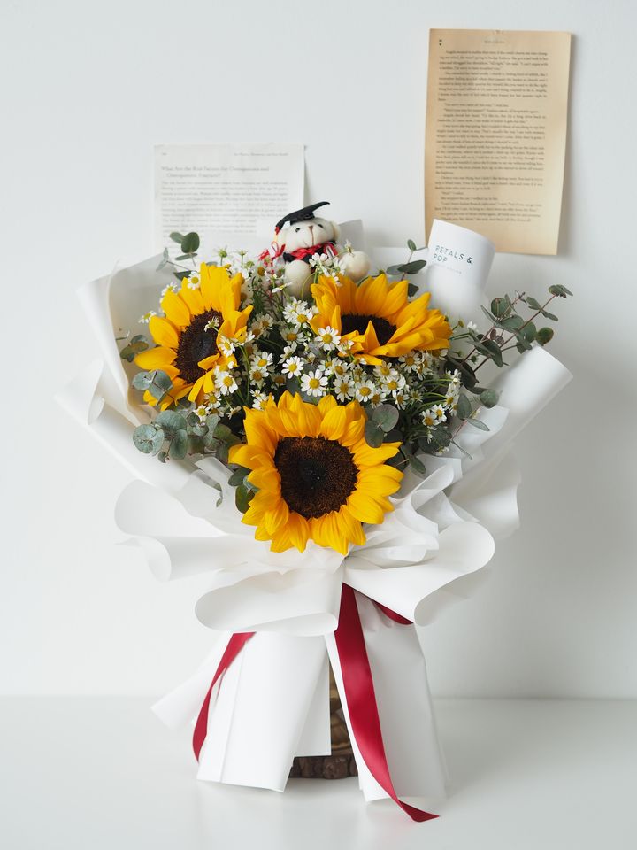 3 stalks sunflower with matricaria with graduation bear - RM208 (1)