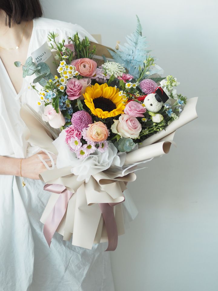 [new] Single sunflower with mix flowers and foliage + graduation guy - RM228