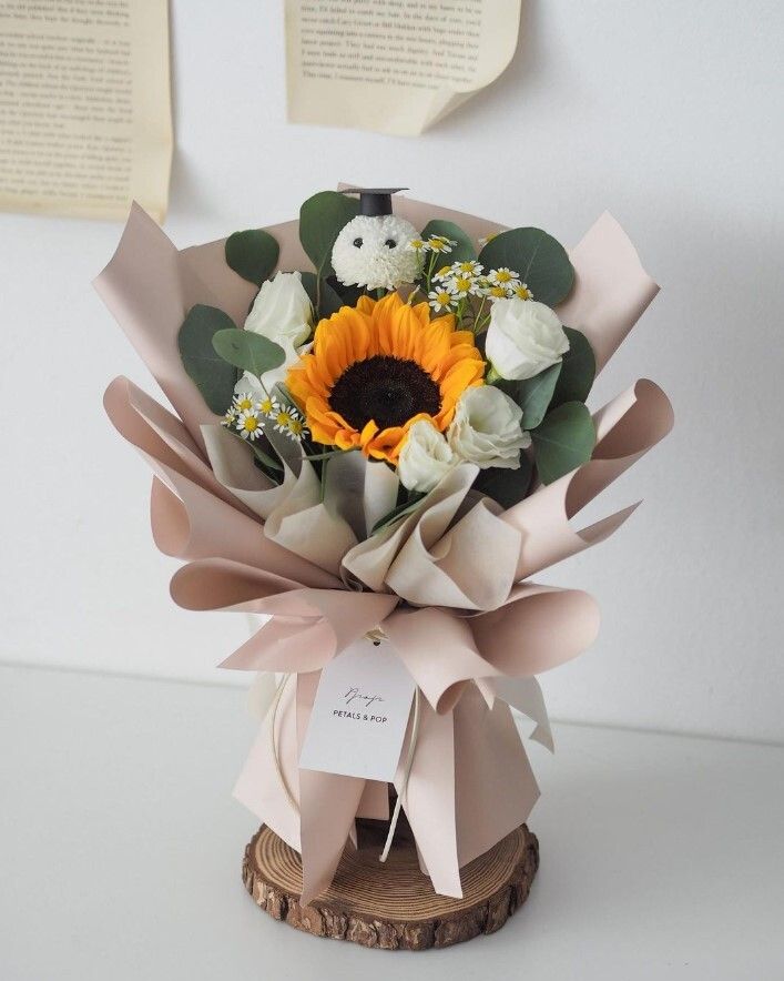 [1new] Single sunflower with Graduation Guy - RM119..