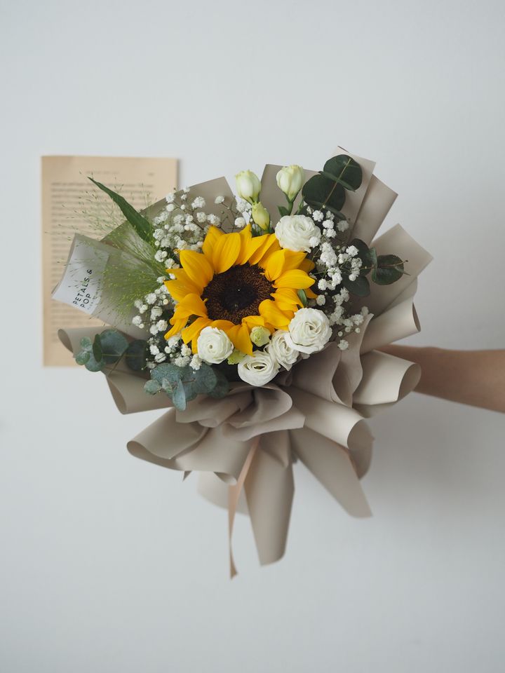 [24new] Single sunflower with baby breath and foliage - RM128