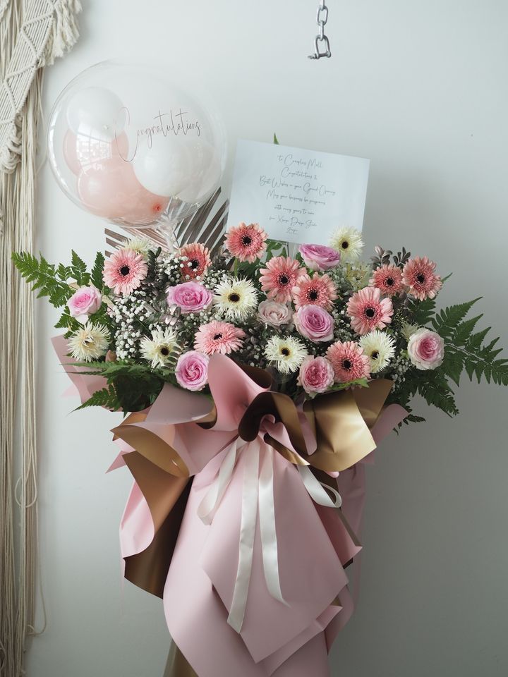 [new] Roses with gerbera match with baby breath + 18 inch balloon - RM358