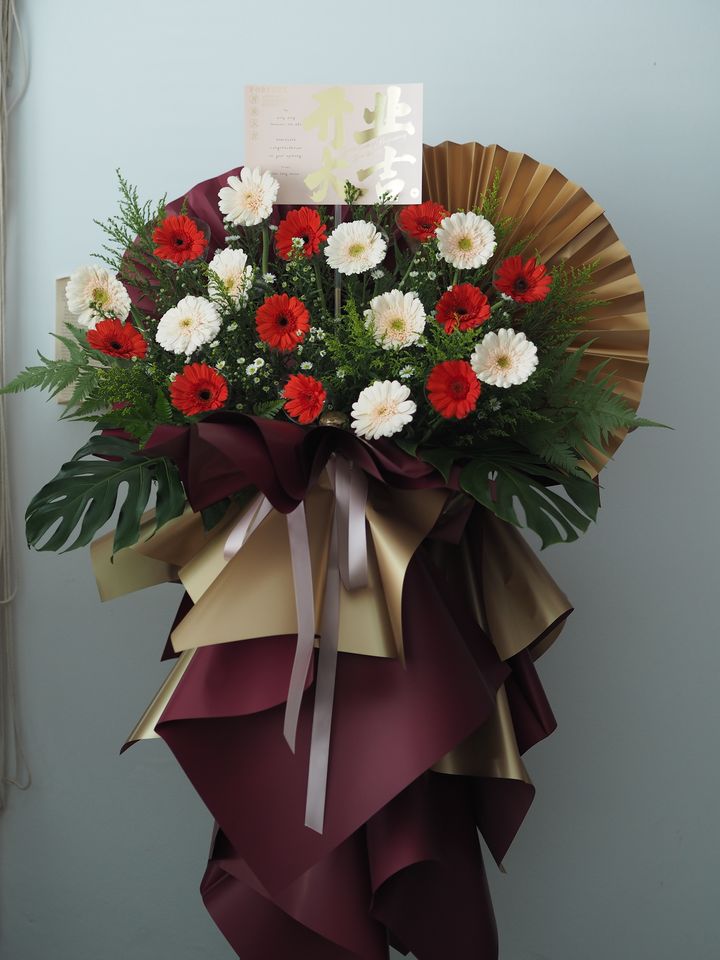 Gerbera Opening Stand.. - RM268