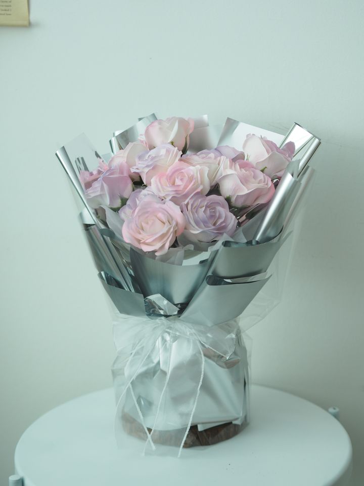 [24new] 12 stalks 5 layers white soap roses with spray color - RM168.