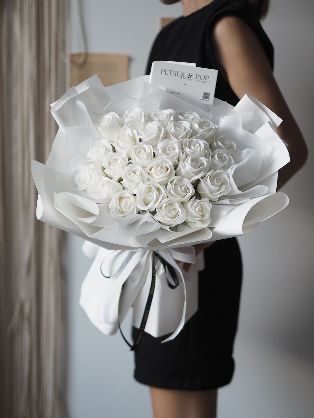 [24new] 26 white soap roses with white wrapping - RM218