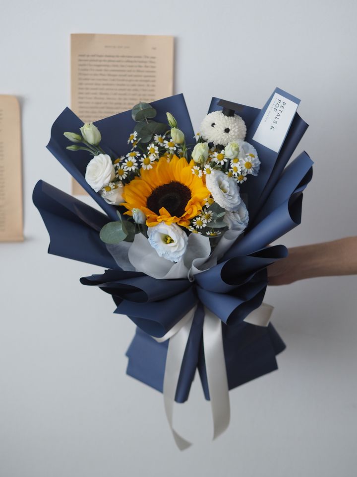 [24new] Single sunflower with foliage and graduation baby - RM119