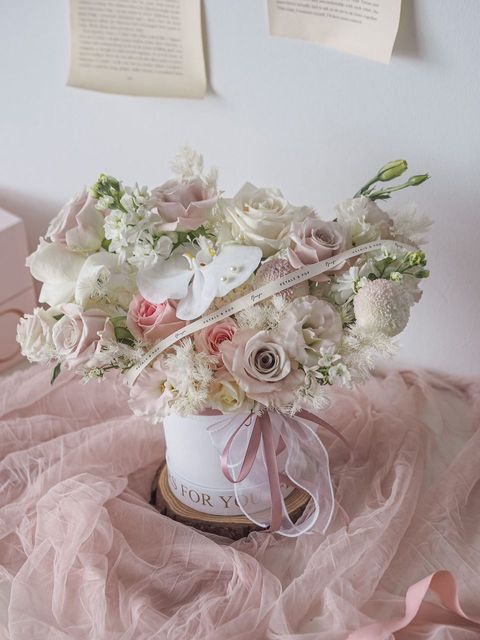 [new]  Roses with eustoma and ping pong with foliage in bucket - RM289