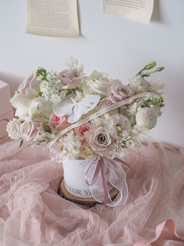 [new]  Roses with eustoma and ping pong with foliage in bucket - RM289