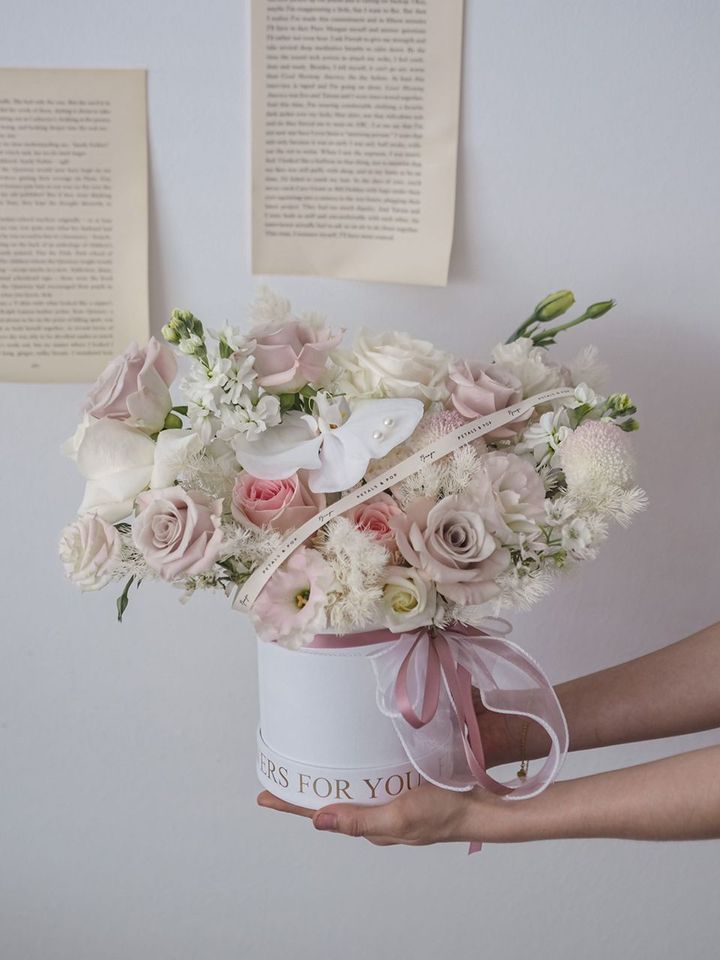 [new]  Roses with eustoma and ping pong with foliage in bucket - RM289.