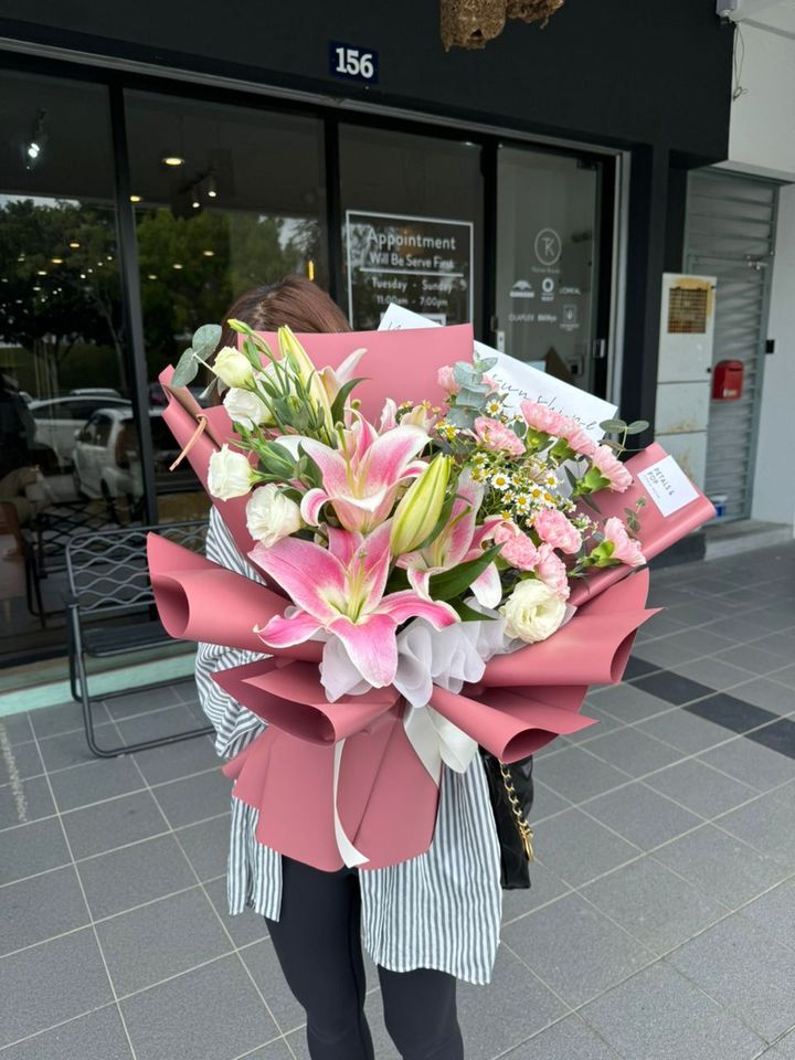 [new] Lilies with euatoma and carnation bouquet - RM268