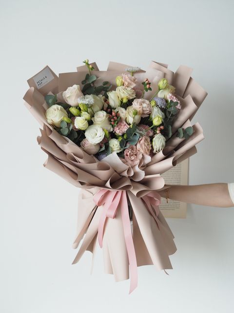 [new] Pink carnation match with white eustoma and pink roses together with eucalyptus - RM288