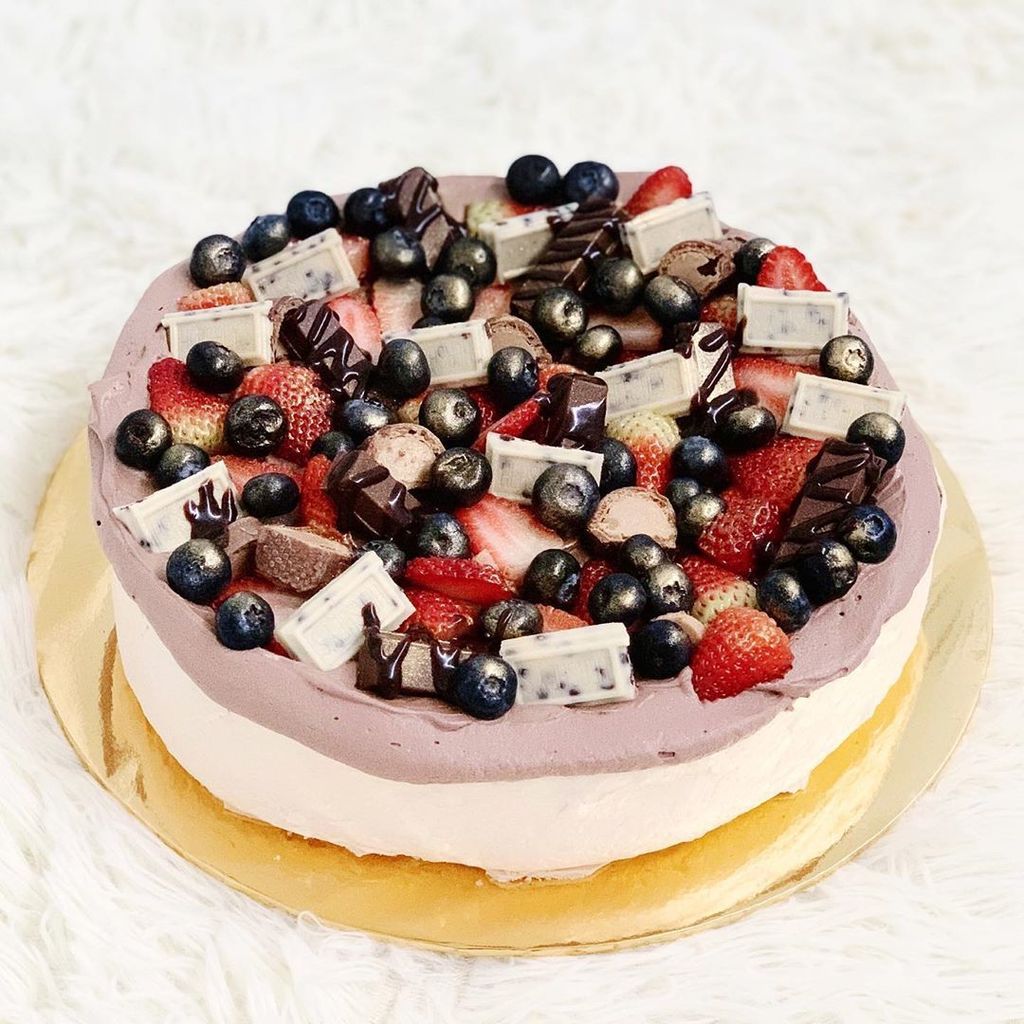 Large pavlova 2.jpg