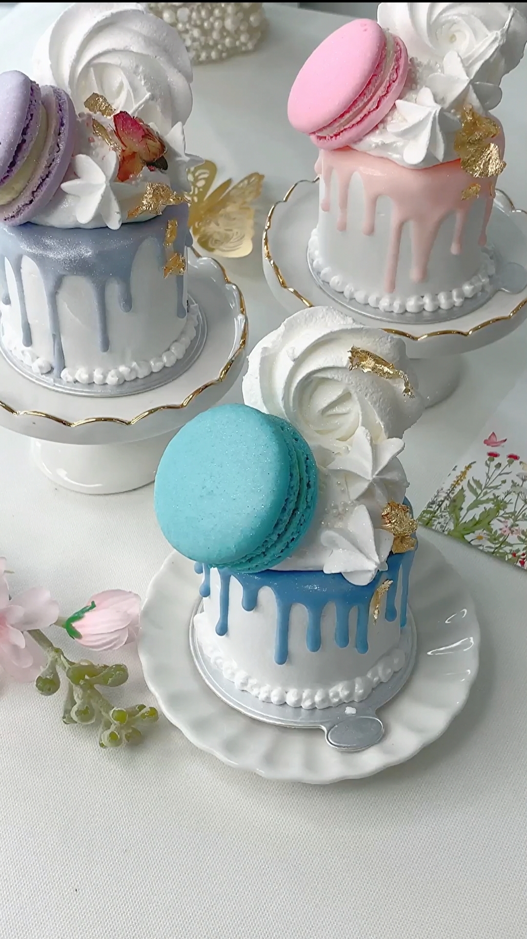 Macaron Cakes | Birthday Cake with Macarons and Flowers | Carousel Macarons