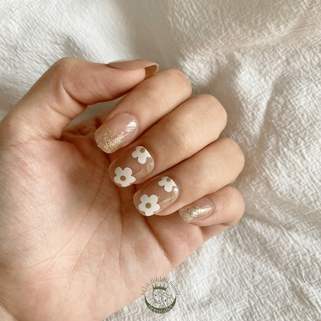 P-011 Ophelia - Summer Floral Nude White Press On Nails_ Fake Nails_ Instant Manicure_ Kuku Palsu model 2.png
