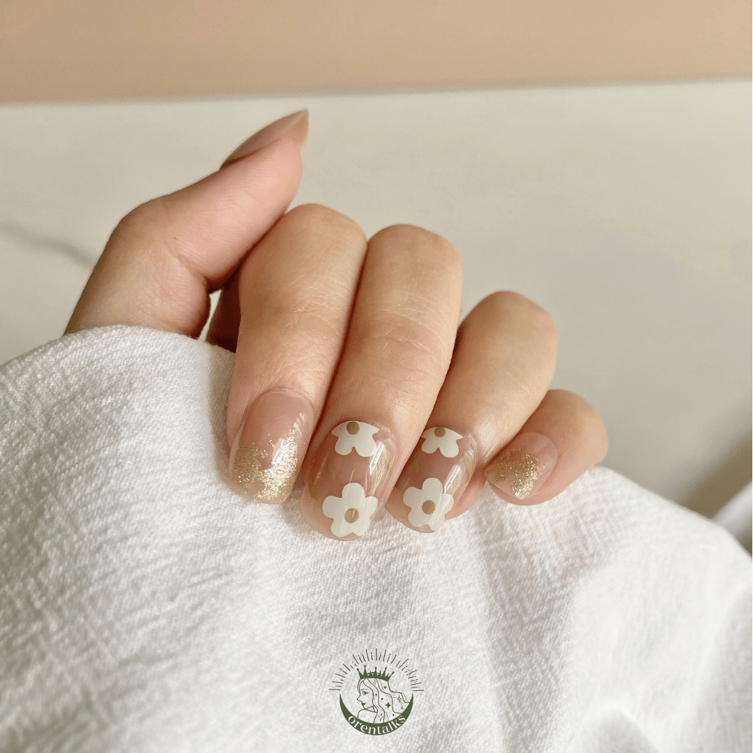 P-011 Ophelia - Summer Floral Nude White Press On Nails_ Fake Nails_ Instant Manicure_ Kuku Palsu model.png